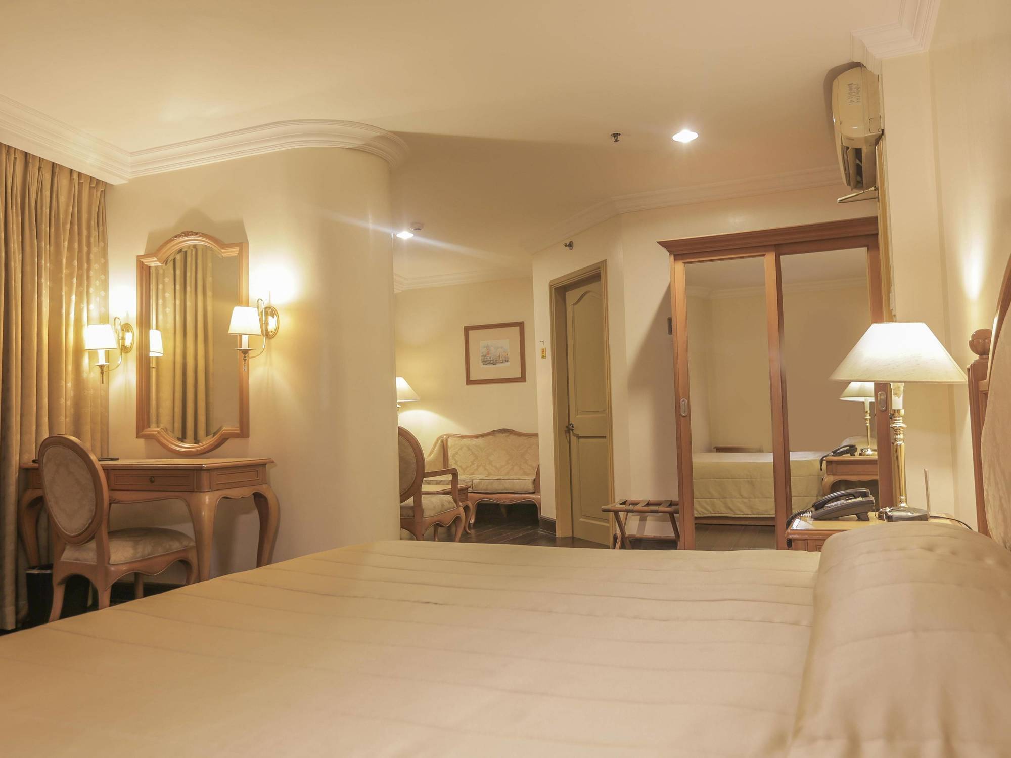 The Grand Dame Hotel 3*