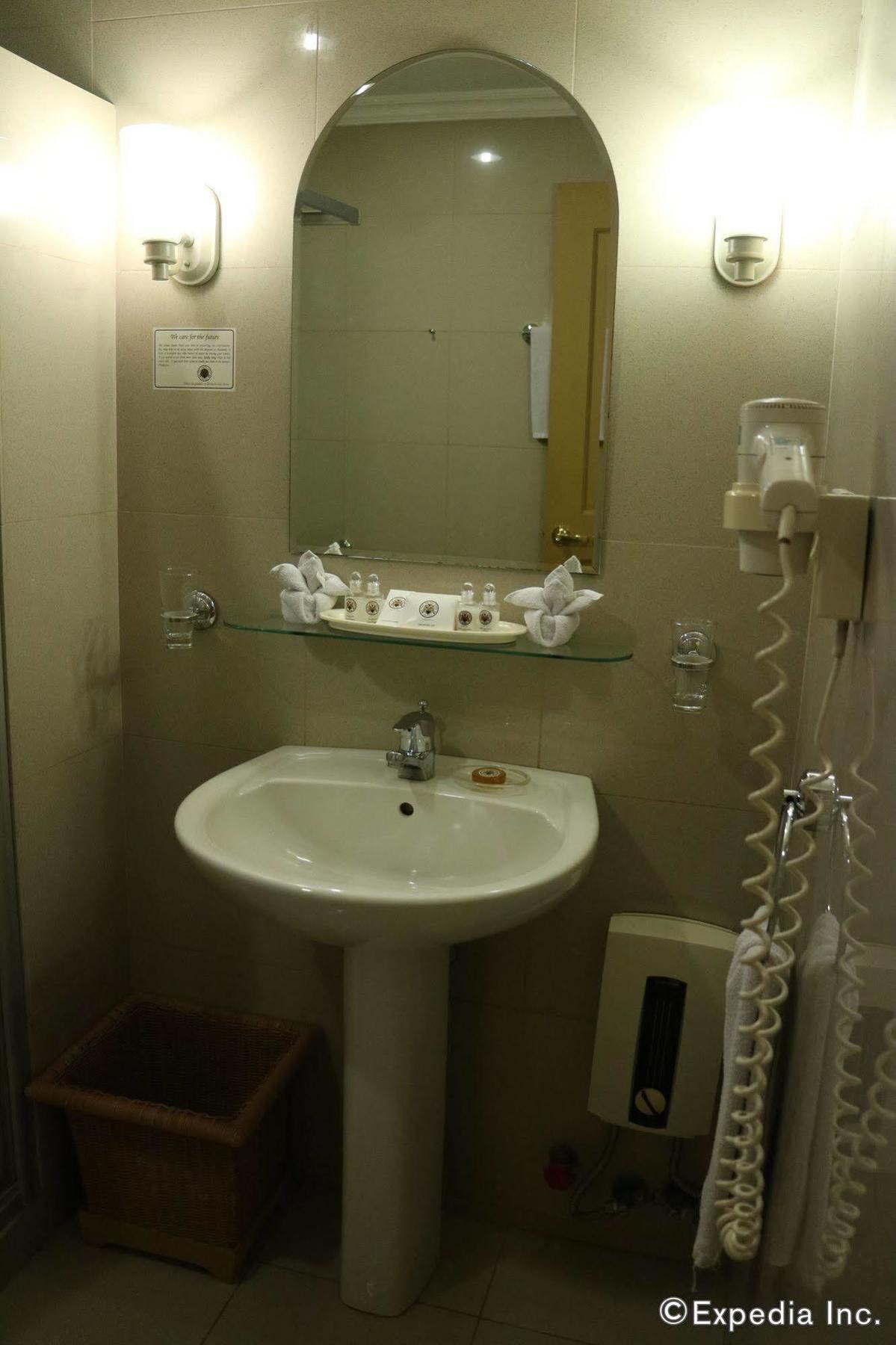 The Grand Dame Hotel 3*